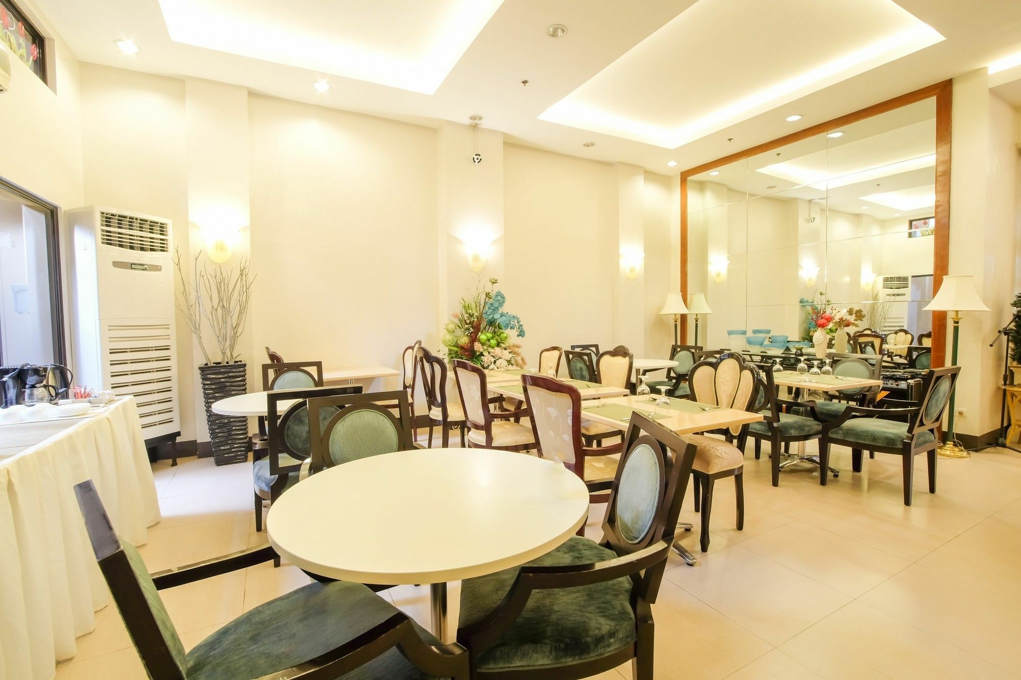 Zen Rooms Del Pilar Malate Manila Exterior photo